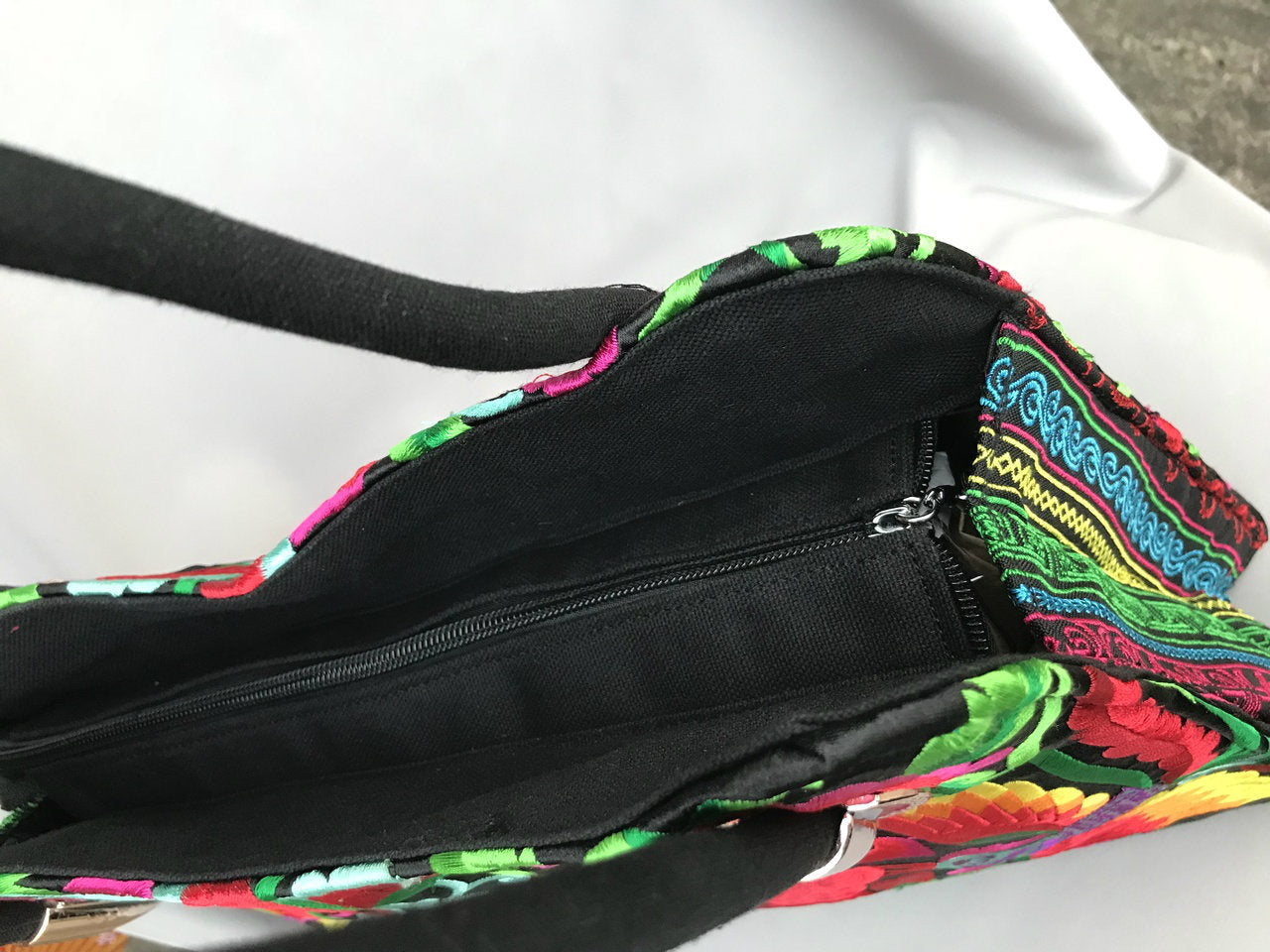 Embroidered Shoulder Purse EP70